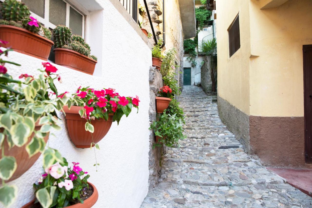 Charming Moment Di Villa Porta - Borgo Antico Luino Exterior foto