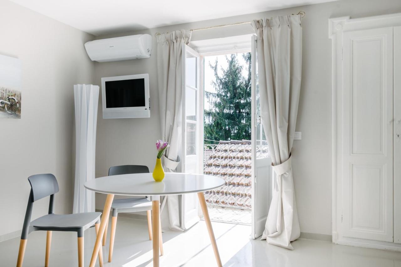 Charming Moment Di Villa Porta - Borgo Antico Luino Exterior foto